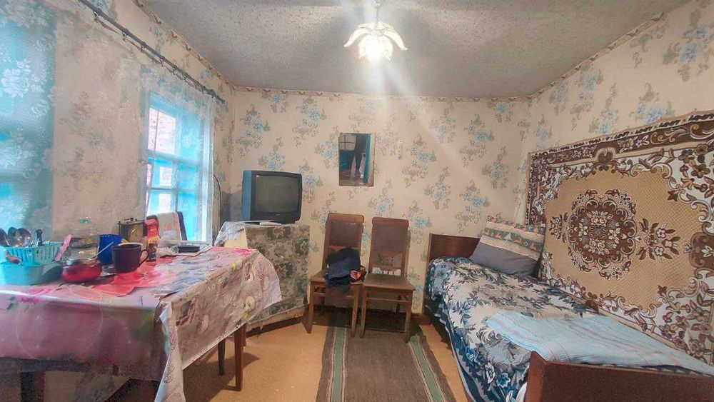 Продам невеликий окремий будинок в Дергачах по вулиці Садовій.