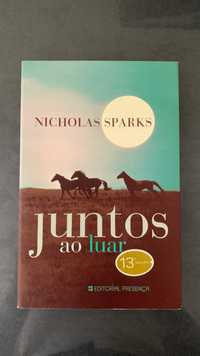 Livro “Juntos ao luar” de Nicholas Sparks