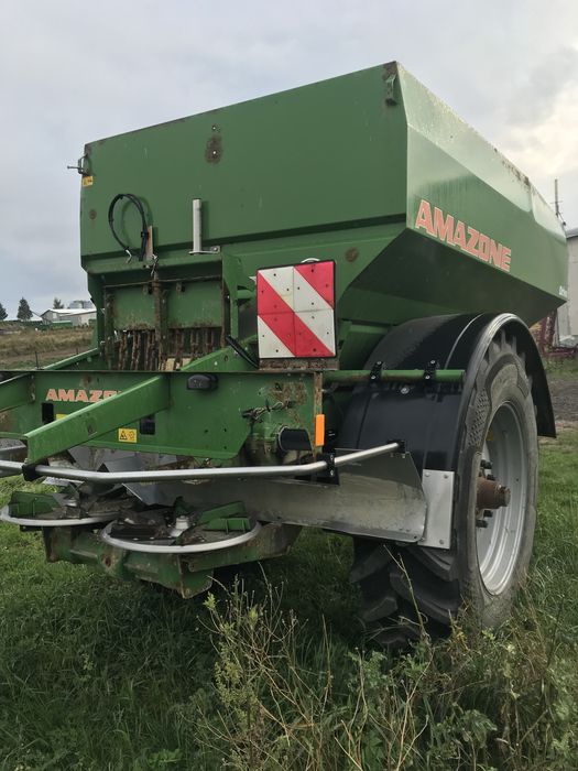 Rozsiewacz Amazone 8200