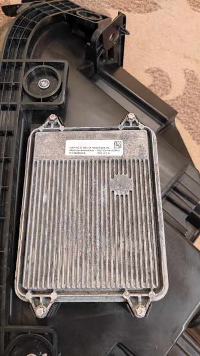 Tesla Model X 2017 правая фара