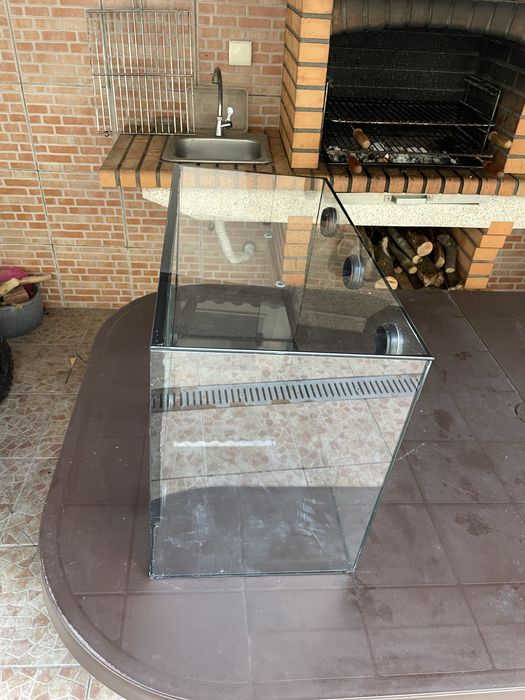 terrario com 50 cm de comprimento, 60 de altura e 30 de largura