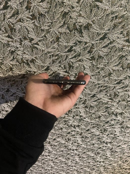 Айфон 10 Х в хорошем состояни.