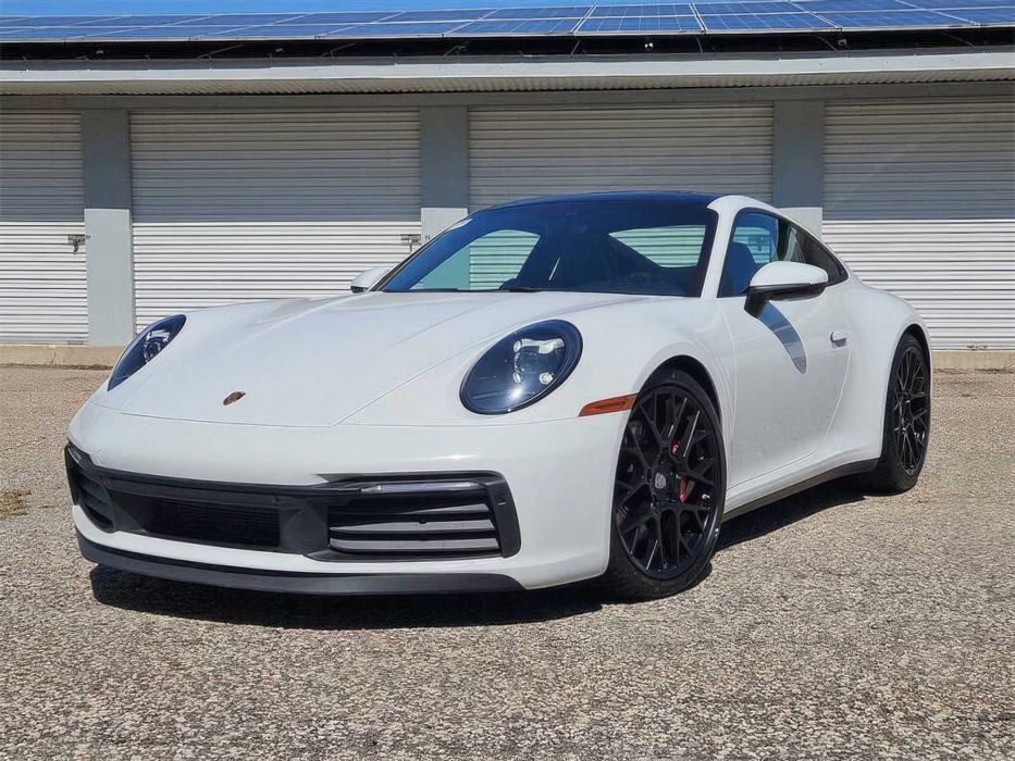 Porsche 911 Carrera S      2020