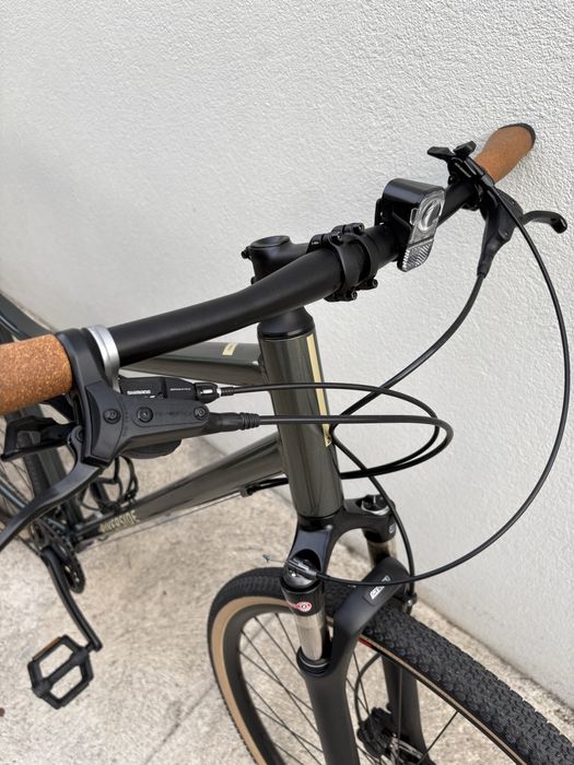 Bicicleta trekking riverside 920