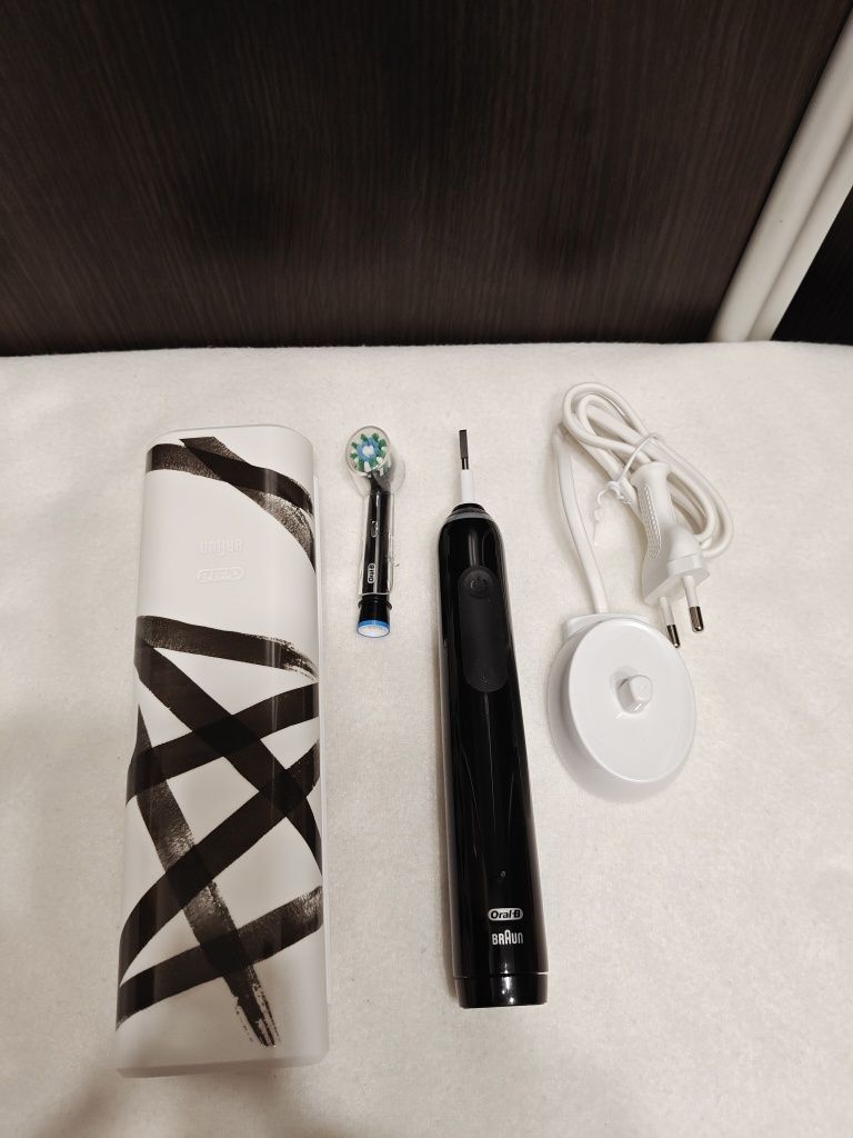 ORAL-B PRO 3 3500 Szczoteczka elektryczna czarna
