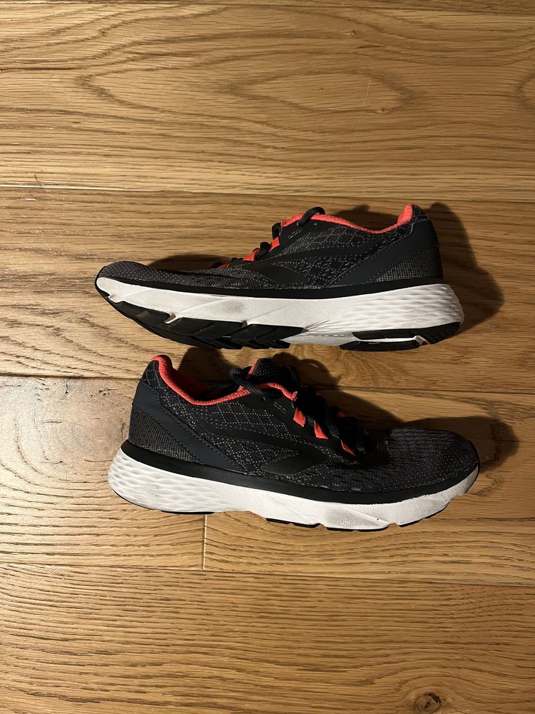Buty sportowe damskie
