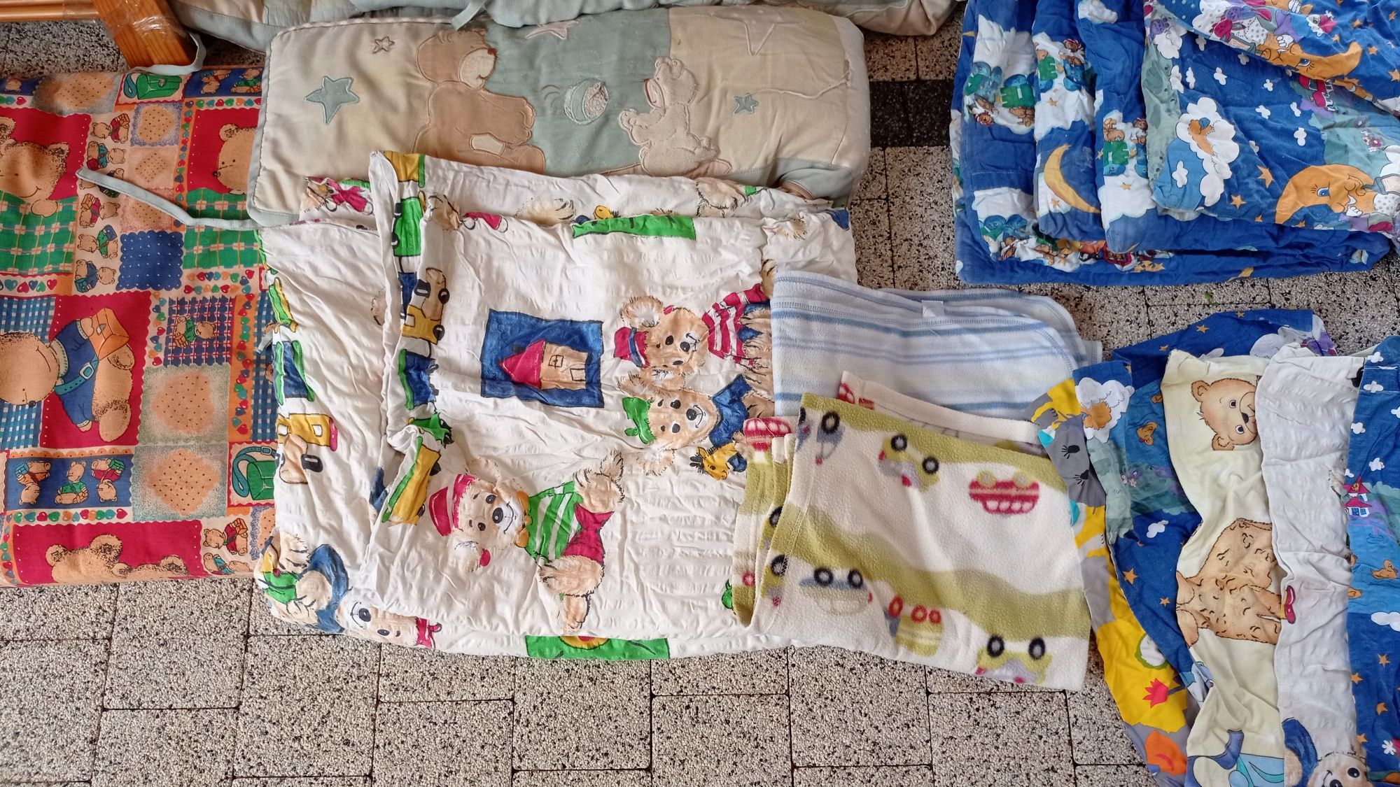 Łóżeczko dla dziecka pościel poszewki materac kocyki ochraniacz