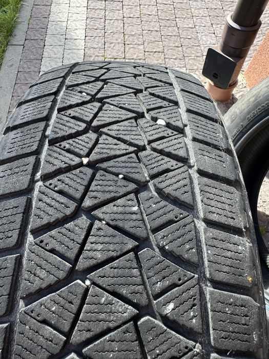 Bridgestone 215/60 R17 зима б/в