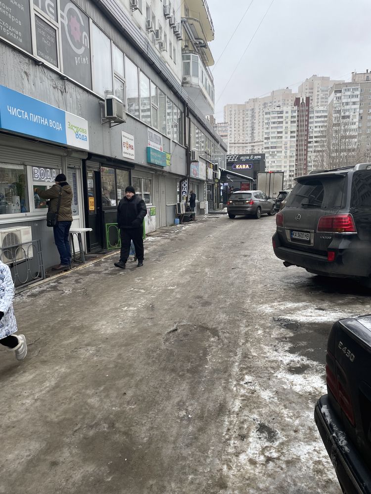 Продам помещение 14 кв.м (фасад) ул.Руденко 6а БЦ Колизей