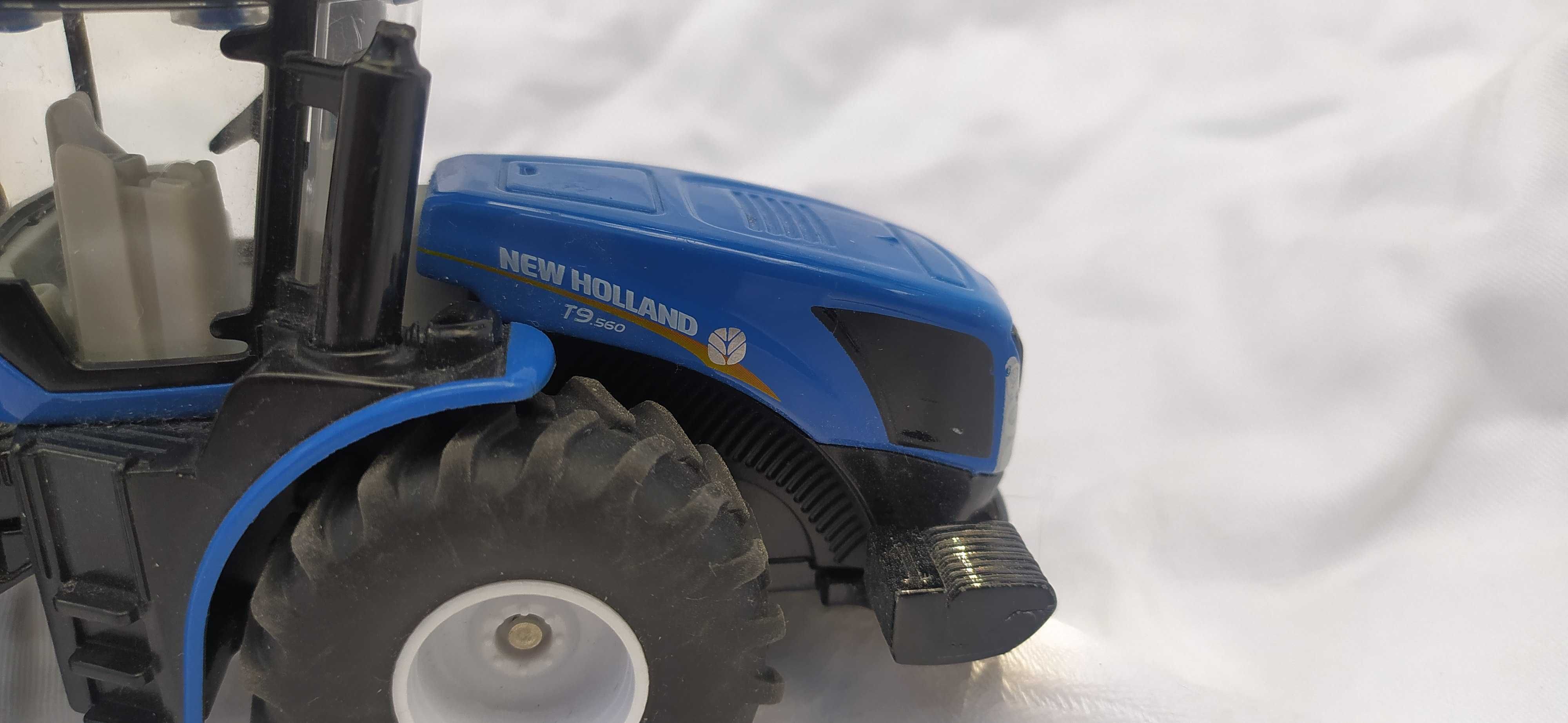 Traktor New Holland T9.560 z przyczepą Siku