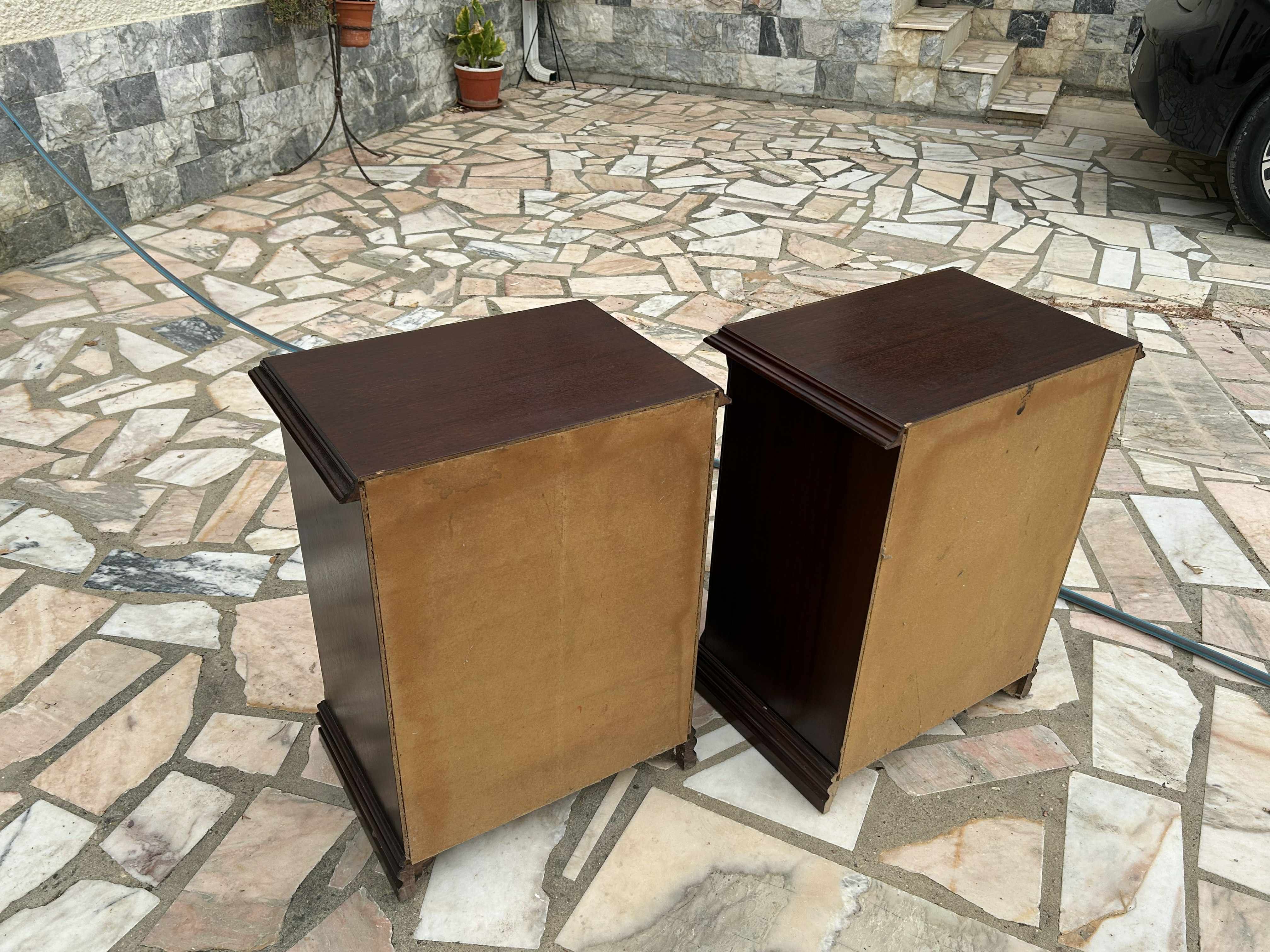 Conjunto duas mesas de cabeceira e uma cômoda