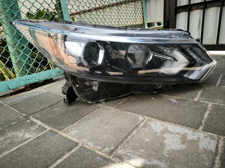 Фара права Nissan rogue sport рестайлинг USA галоген оригінал правая