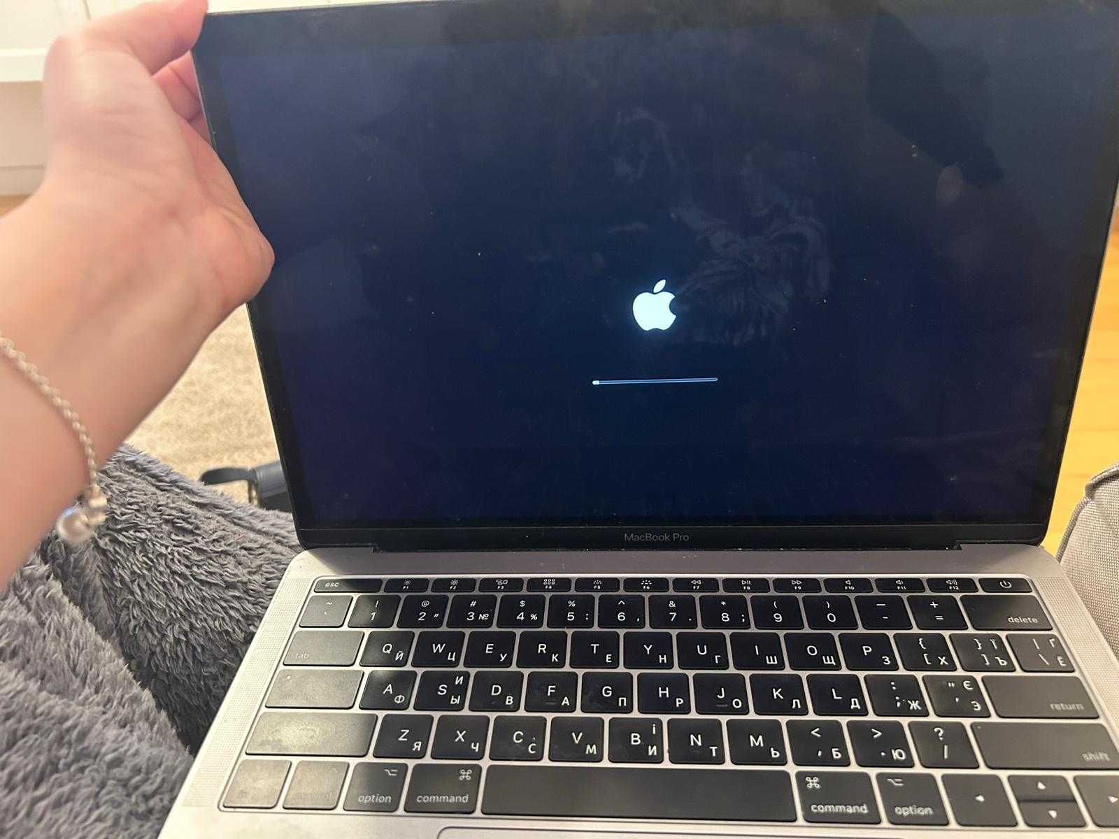 MacBook Pro 16GB Prateado