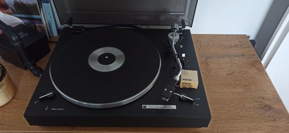 Gramofon NAD 101