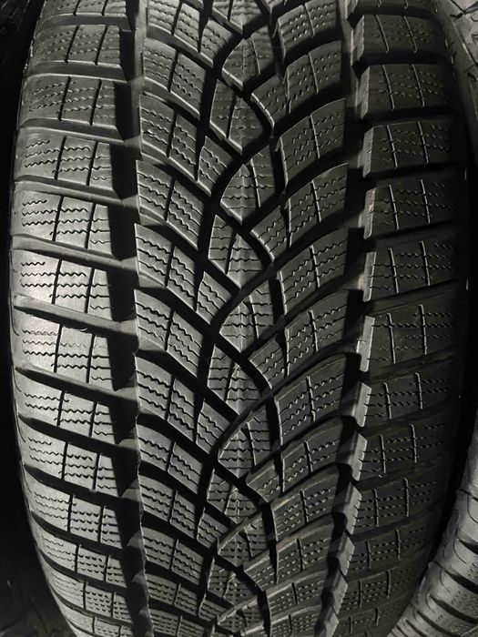 215/45/18 R18 Goodyear Ultra Grip Perfomance + 4шт зима