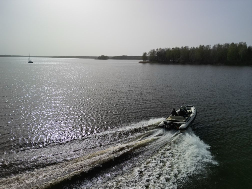 Rejsy, Czarter ze skipperem, Rejs motorówką, Wycieczki motorówką