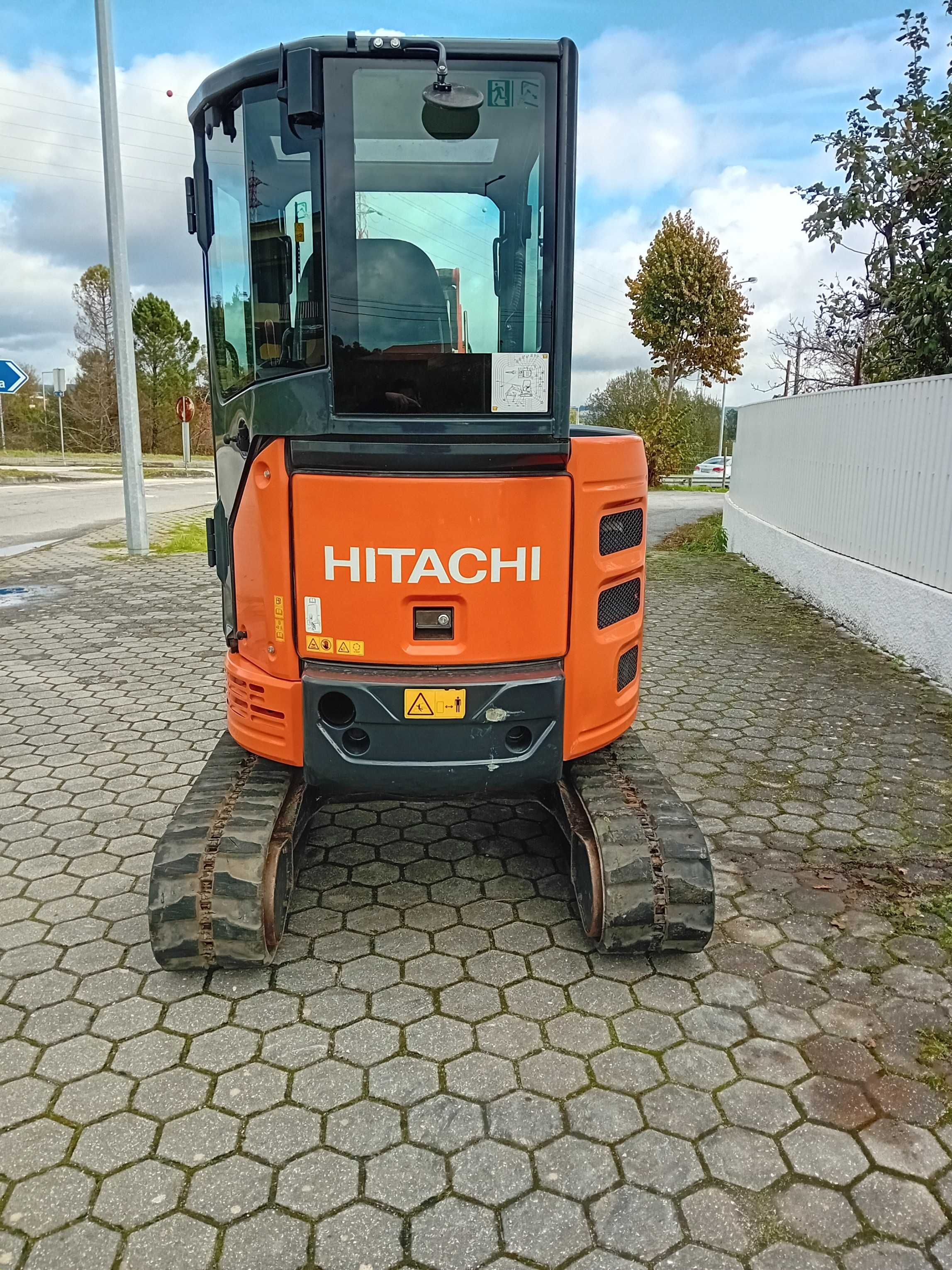 Mini Giratória / Mini Escavadora Hitachi ZX26U-5A