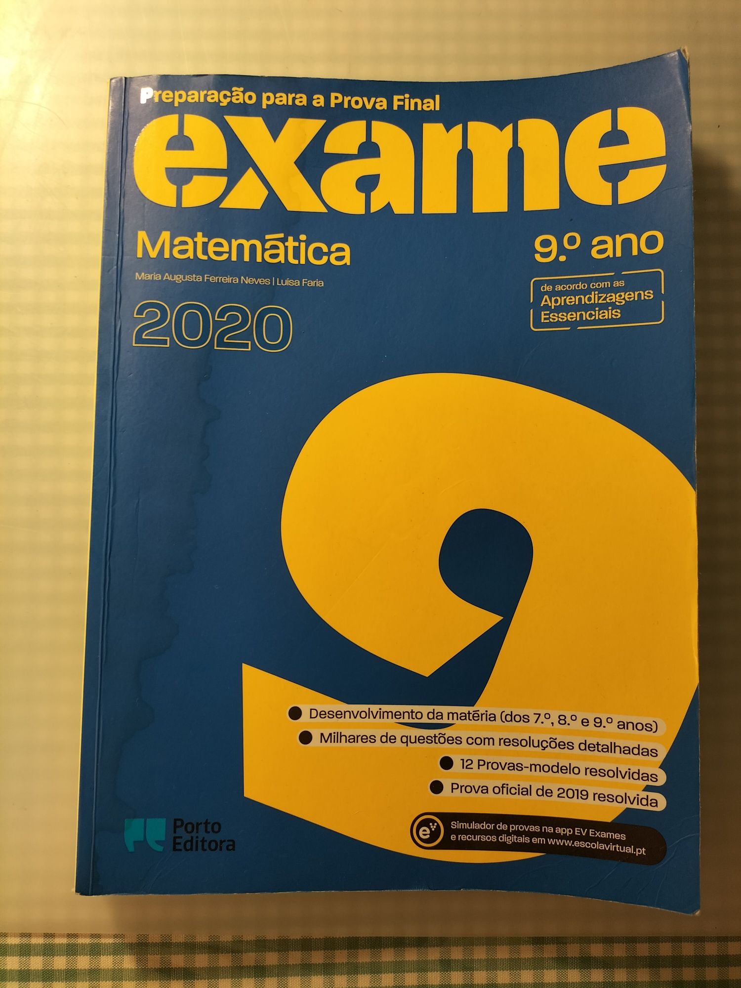 Livro de preparação de exame de matemática