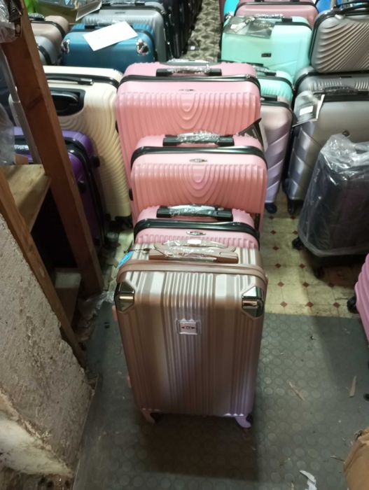 walizka średnia xl  podróżna na 4 kołach z abs