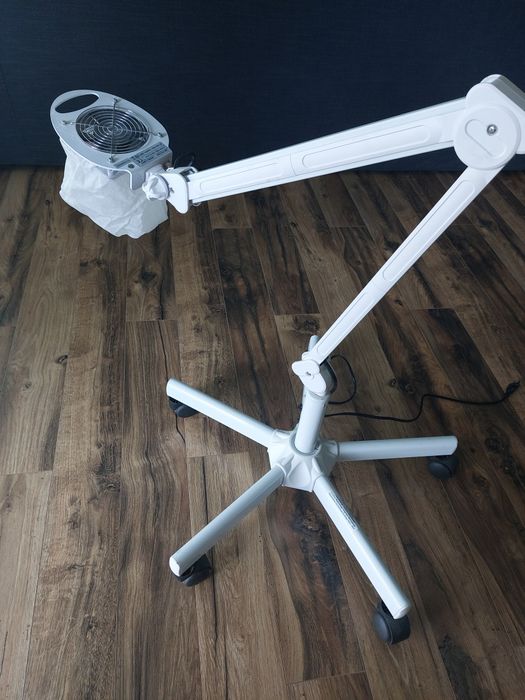 Mobilny pochłaniacz pyłu do pedicure