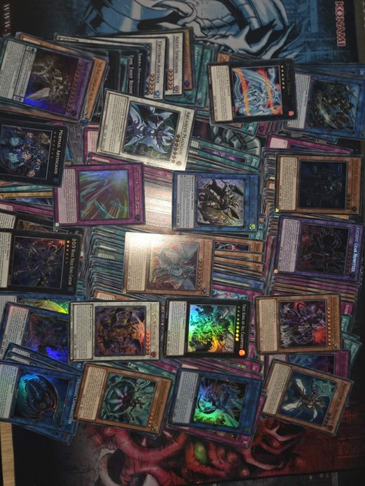 zestaw 250 niepowtarzalnych i oryginalnych kart Yu-Gi-Oh!