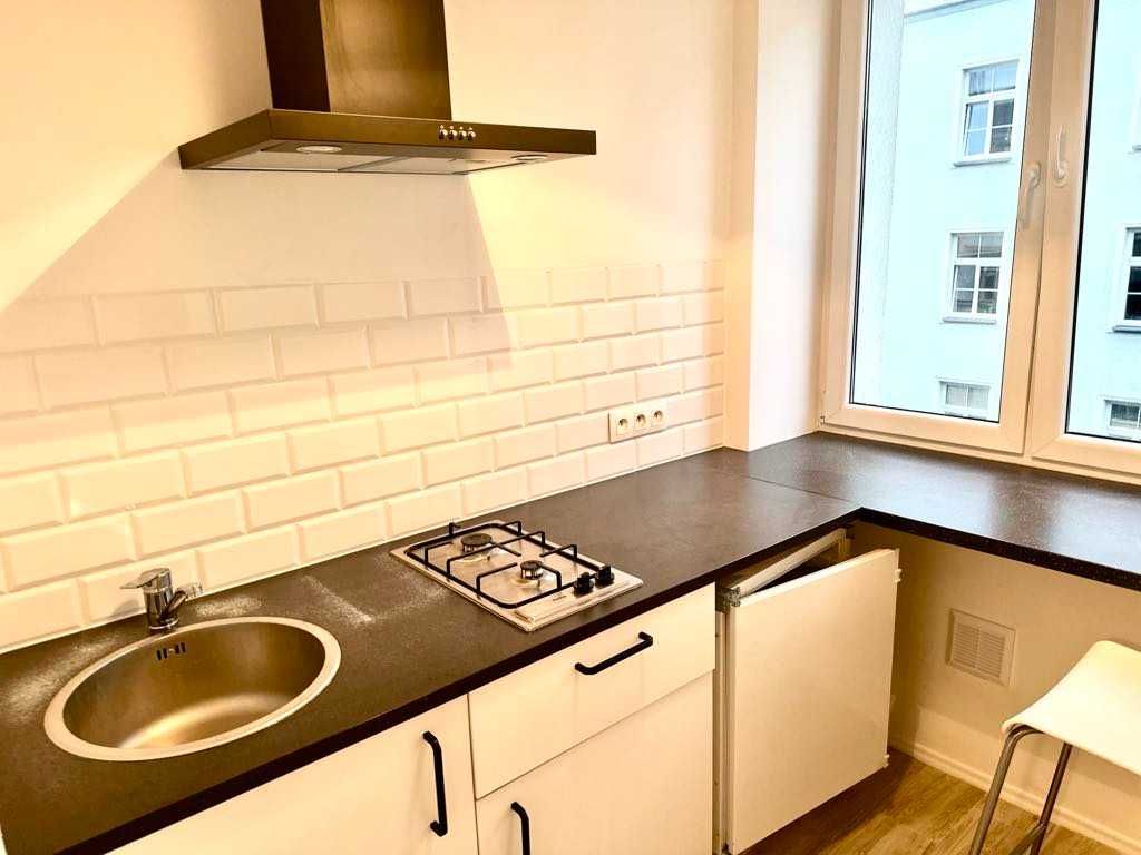Kawalerka 30 m² – ul. Hoża / Emilii Plater, Centrum Warszawy