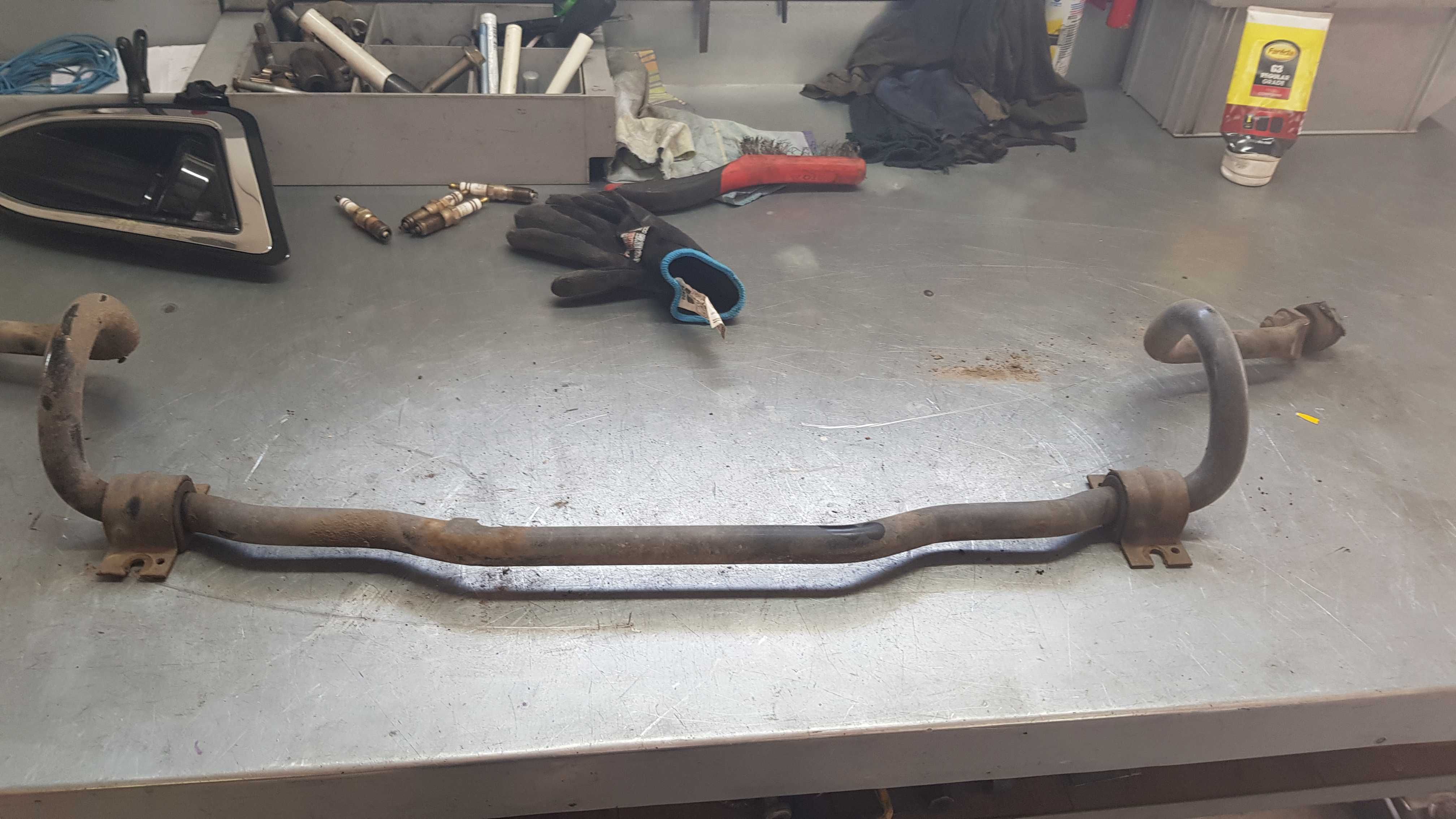Opel Zafira A  2.2 Zaciski hamulcowe tył sprężyny stabilizator półoś