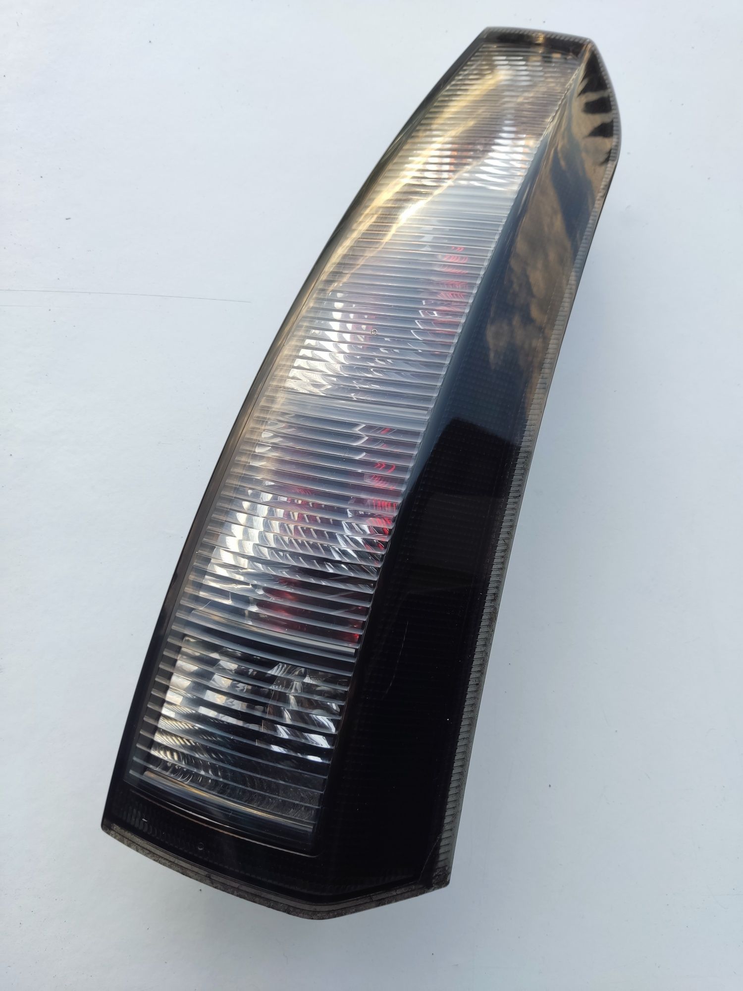 Lampa tylna Opel Meriva A z defektem