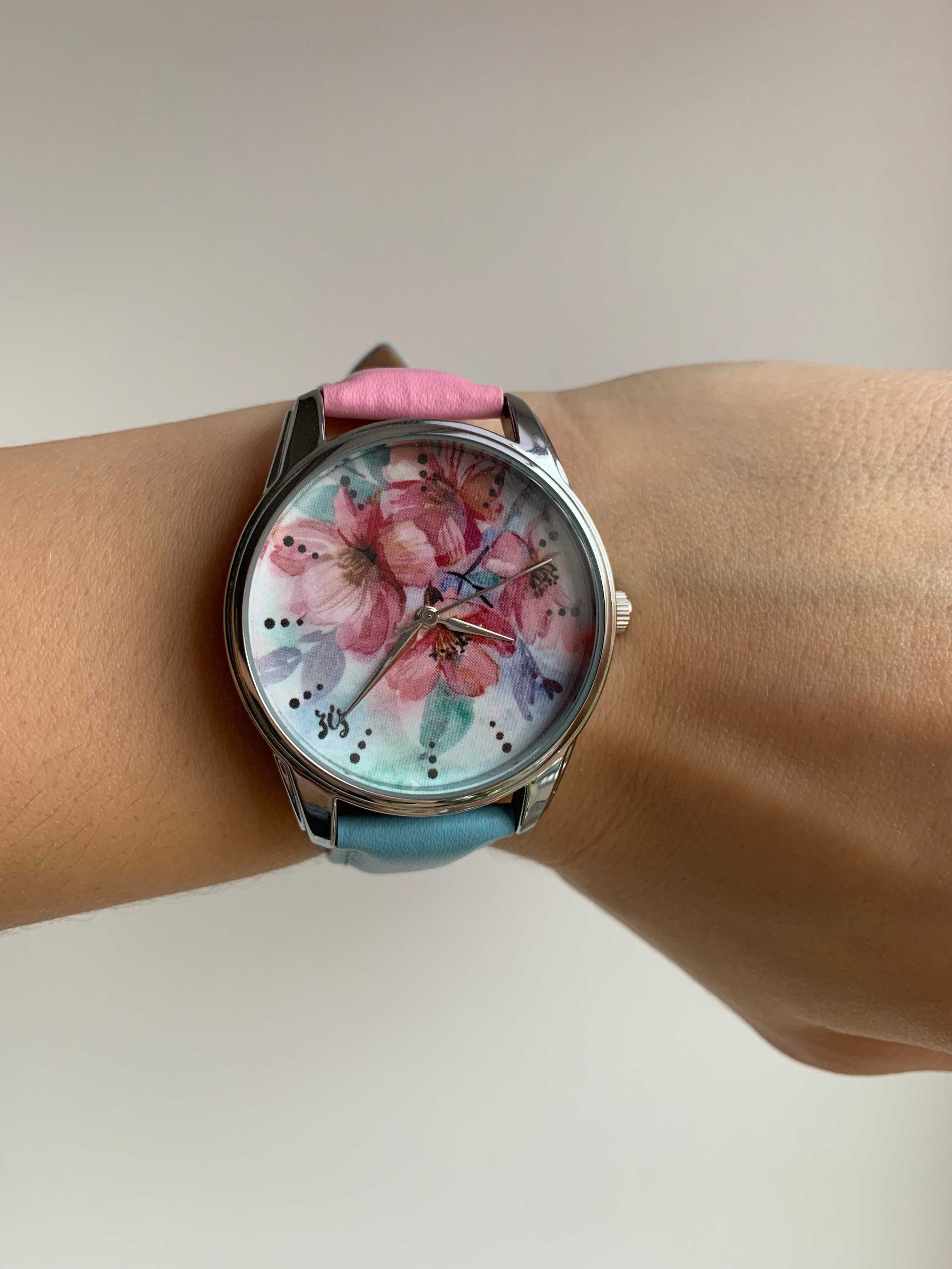 Женские наручные часы с цветами, необычный розово-голубой ремешок