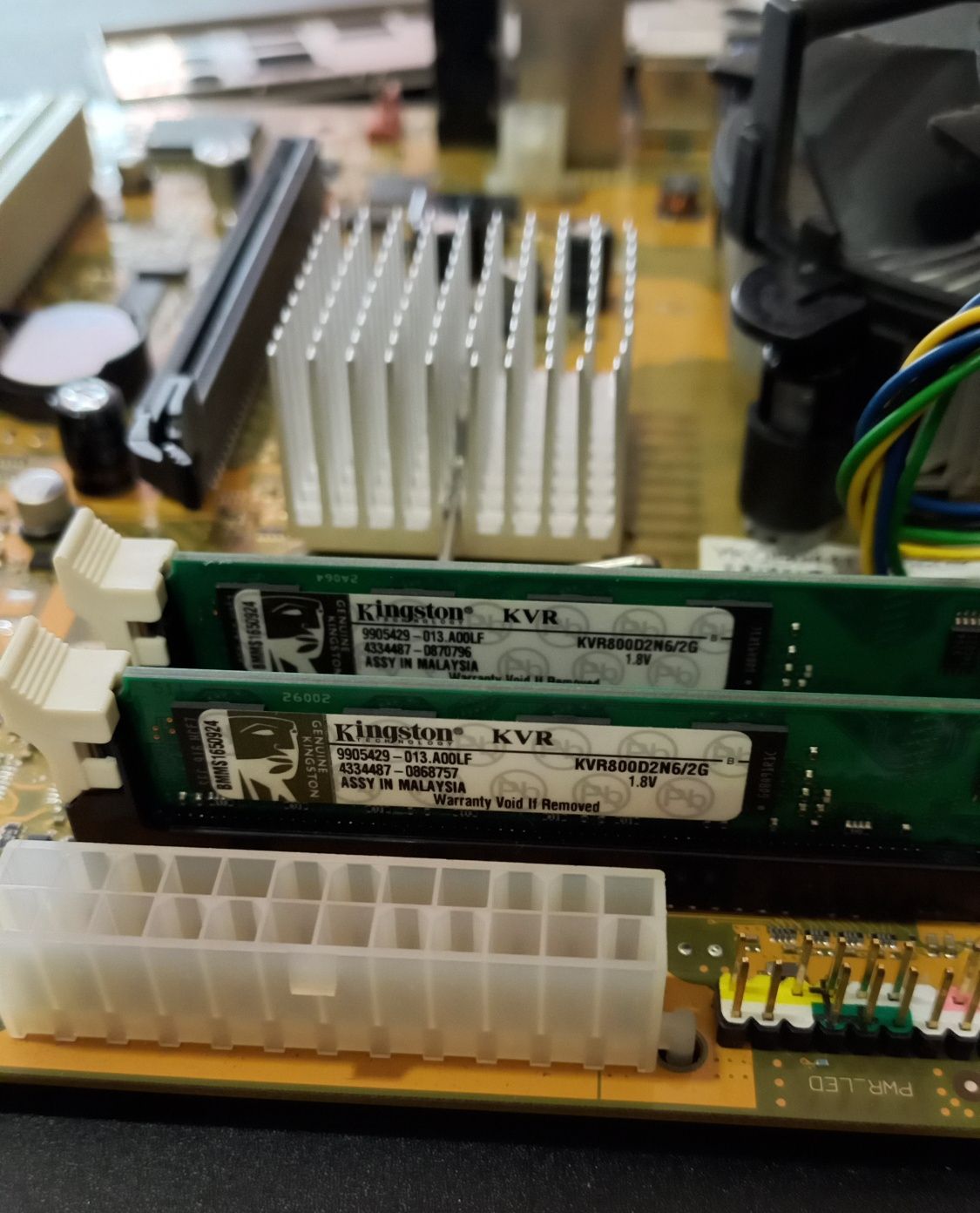 Motherboard Fujitsu socket 775 com Xeon e 4gb ram