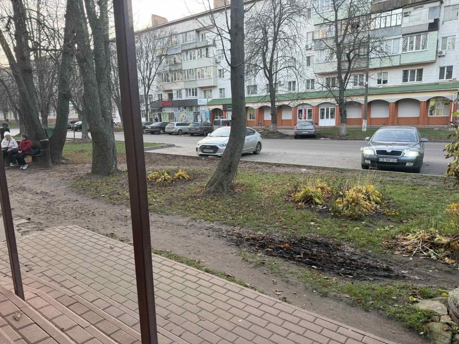 Здається в оренду фасадне торгове приміщення, вул. Вокзальна — 140 м²