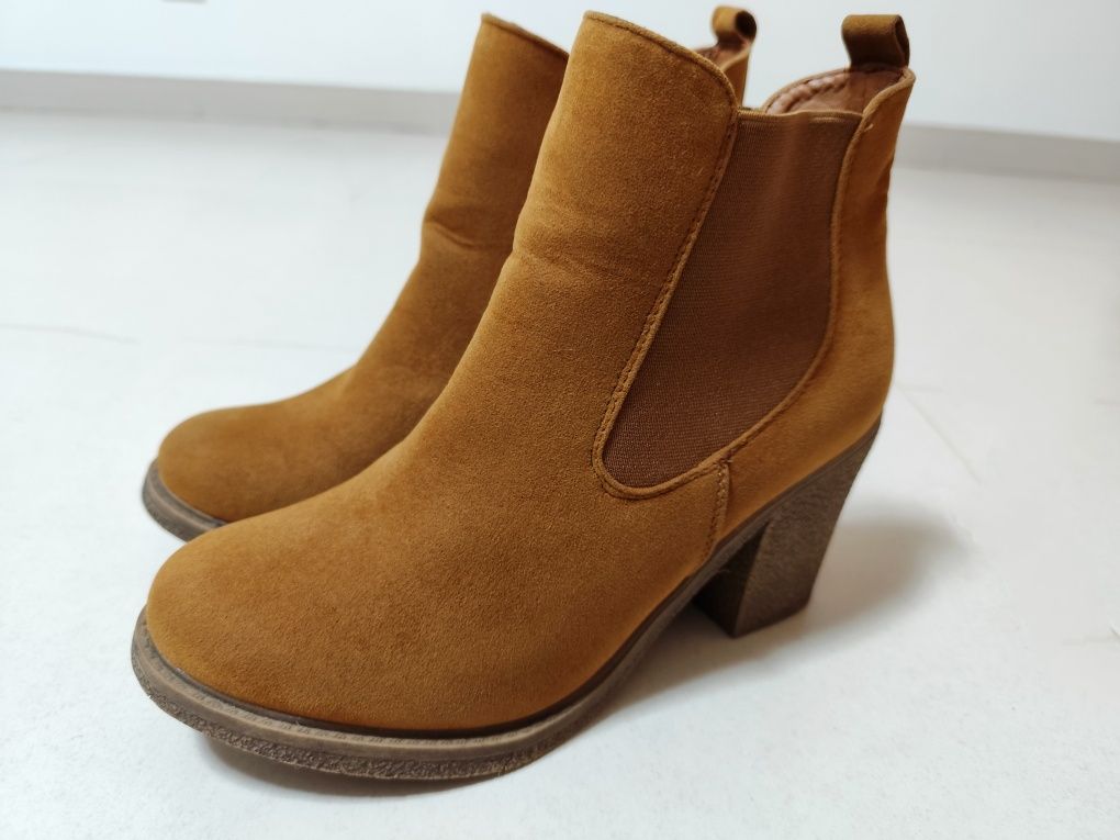 Botins castanhos com salto - Atmosphere (Novos - Tam. 40.5)