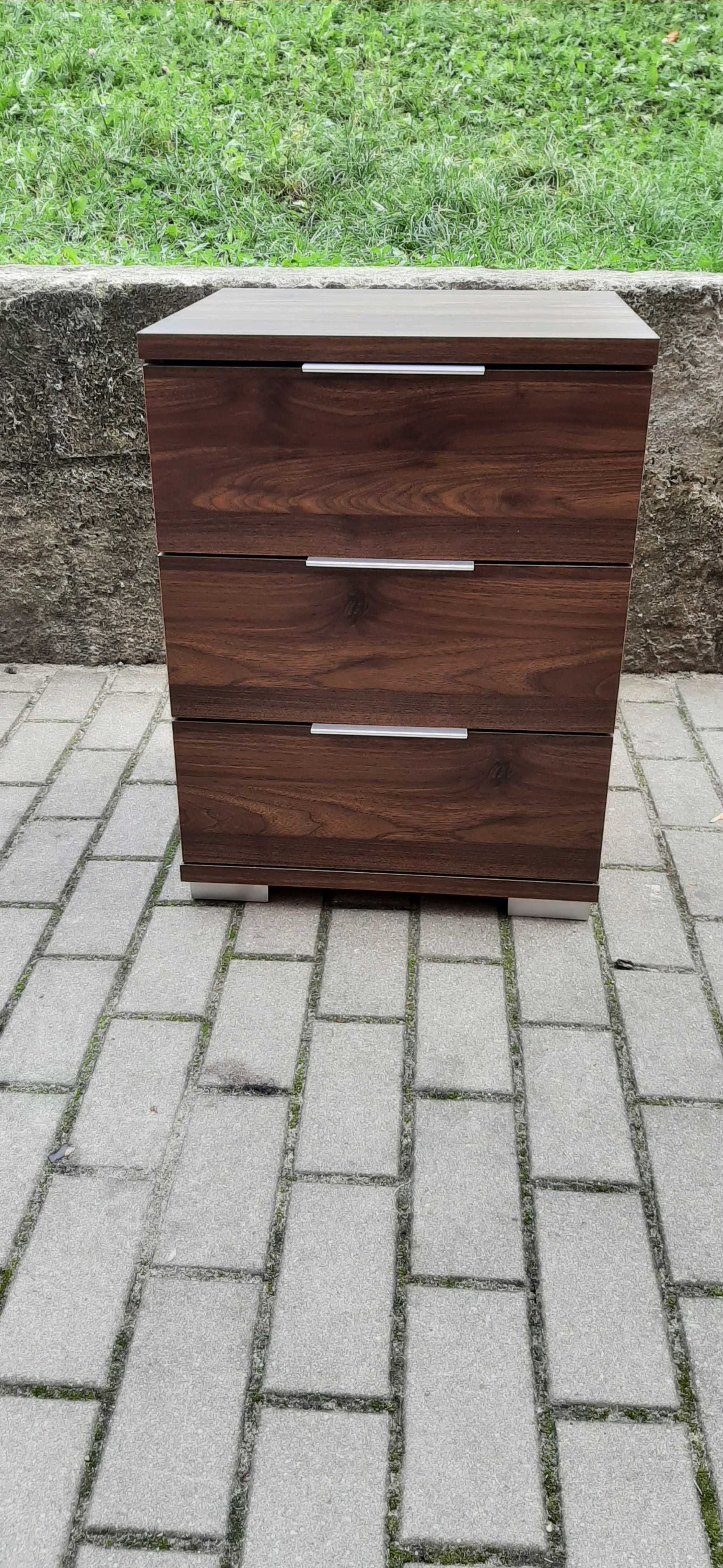 szafka nako trzy szuflady, różne kolory