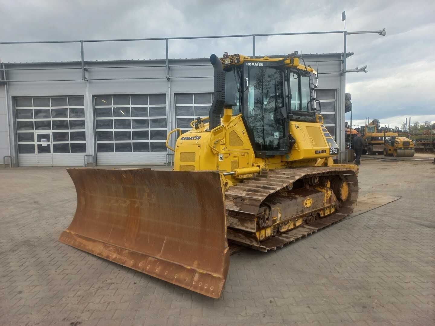 Spychacz Komatsu D51PX-24 - WYNAJEM