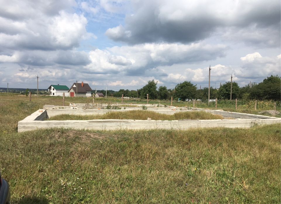 Земельна ділянка з фундаментом