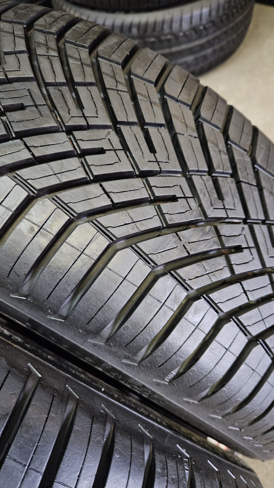 opony używane 205/55R16 Continental allseasoncontact 2