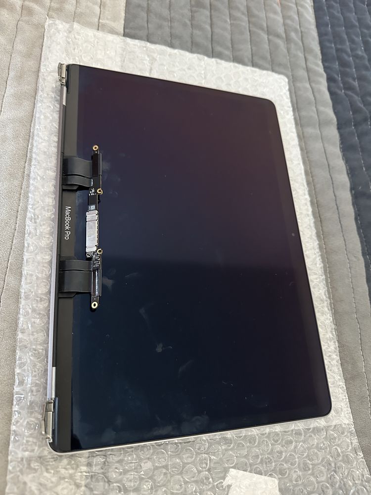 ekran skrzydło macbook pro 13 2019 space gray