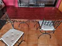 Mesa com 4 cadeiras em ferro