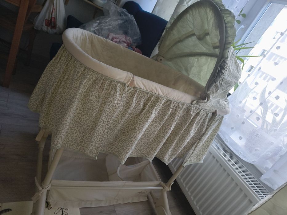 Kołyska łóżeczko na kółkach dla niemowlaka