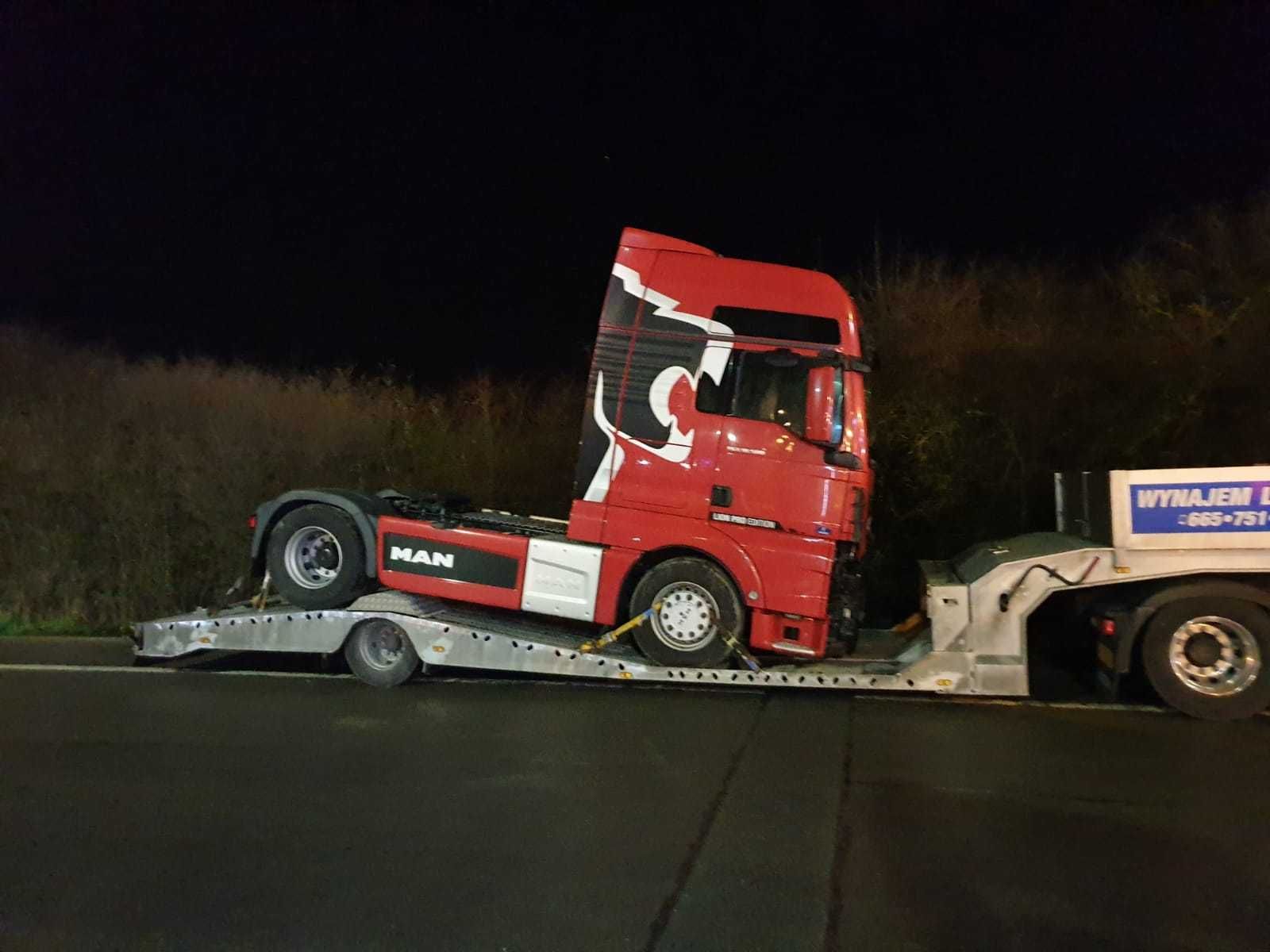 Wynajem lawet naczepy niskopodwoziowej holownik tir ciągnik najazdy