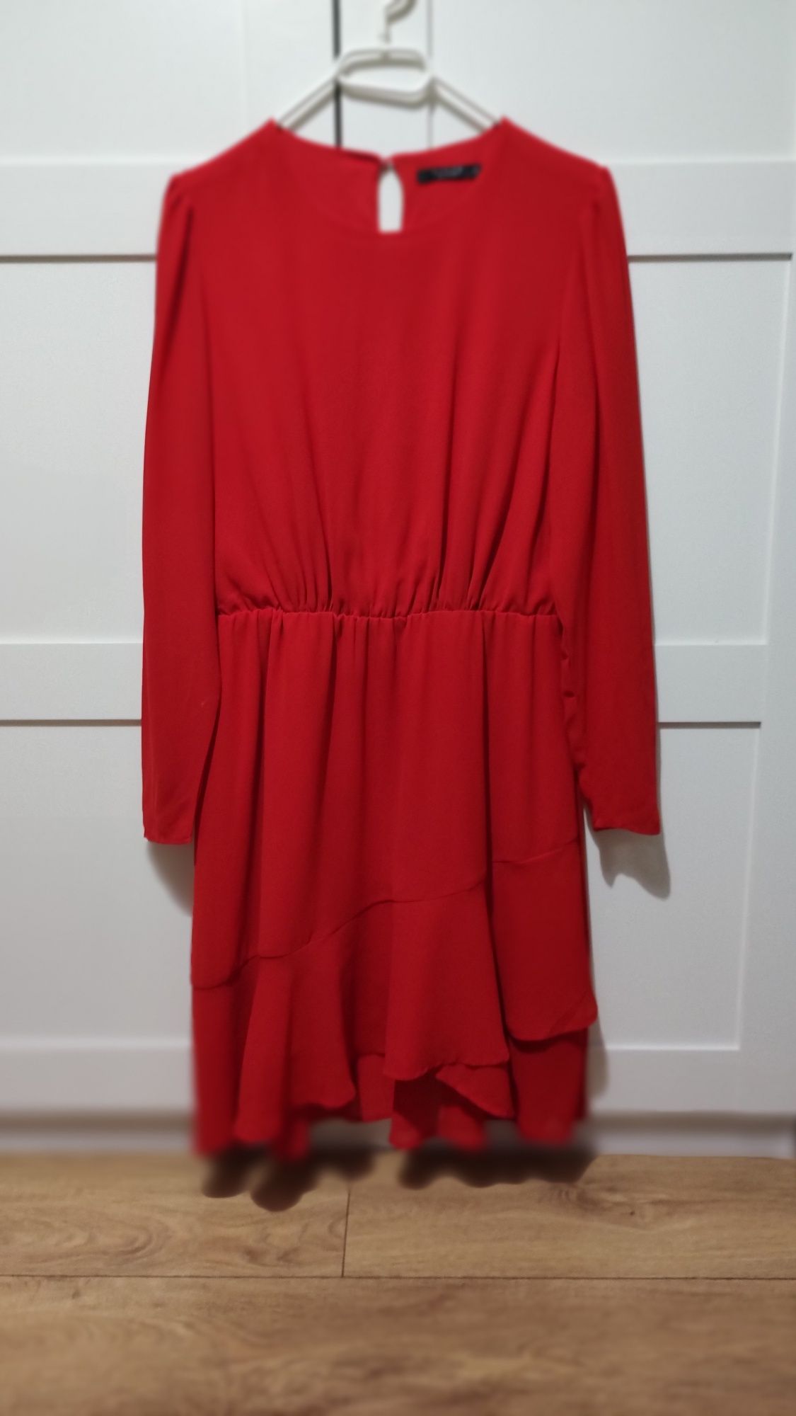 Śliczna czerwona sukienka Mohito r.36