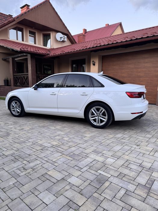 Audi A4 2017 седан 2.0 TFSI 185 kW