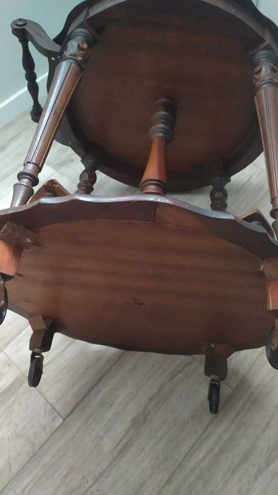 Carrinho de chá com marcas de uso