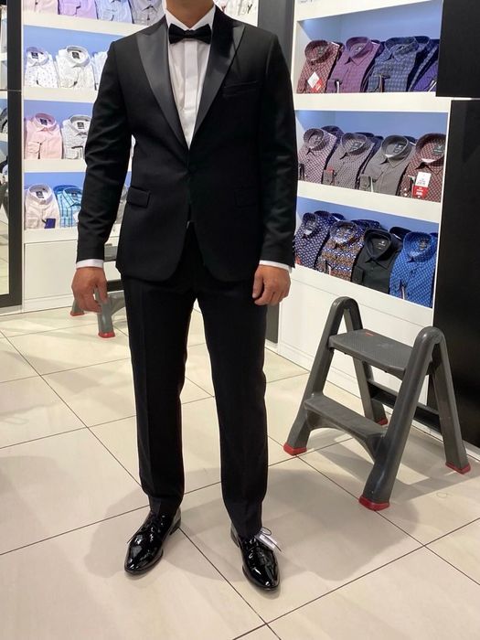 Garnitur ślubny czarny smoking Pako Lorente