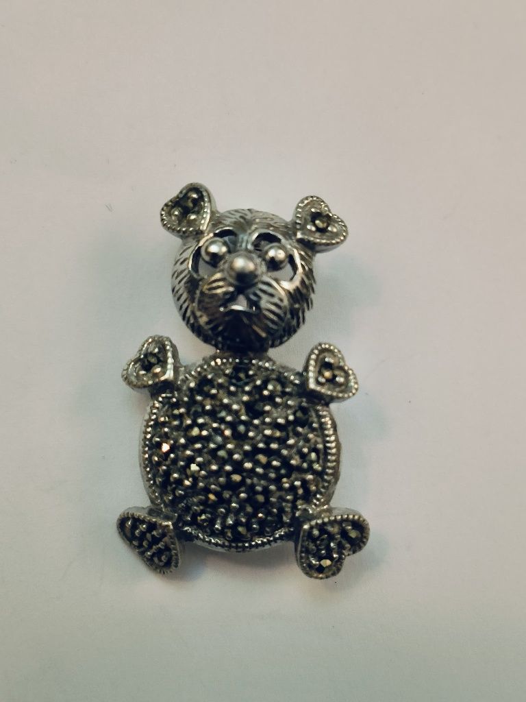 Alfinete antigo ursinho com marcassitas