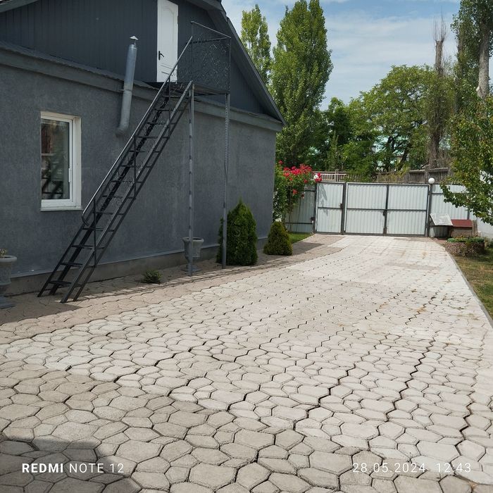 Продам полдома в Коростене.