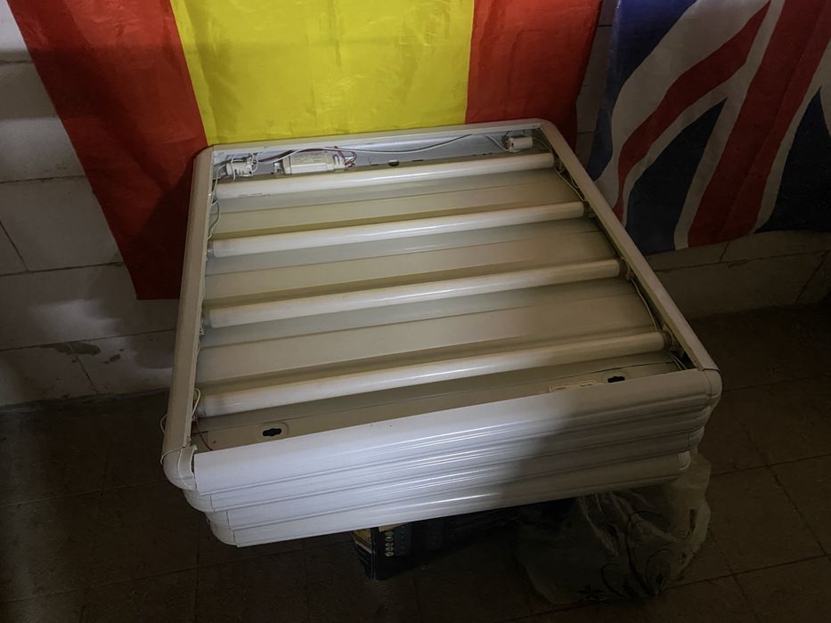 Потолочний світильник