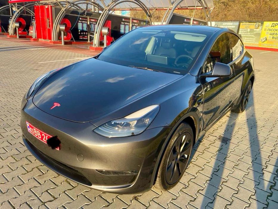 Tesla Model Y 2024 Long Range