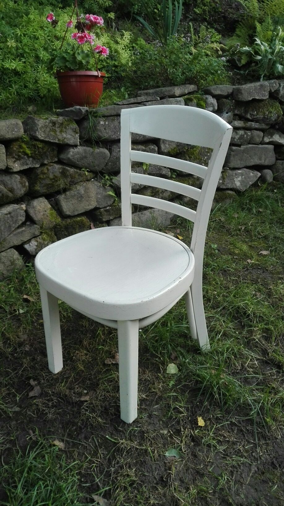 Krzesła, stół, stolik z czasów PRL