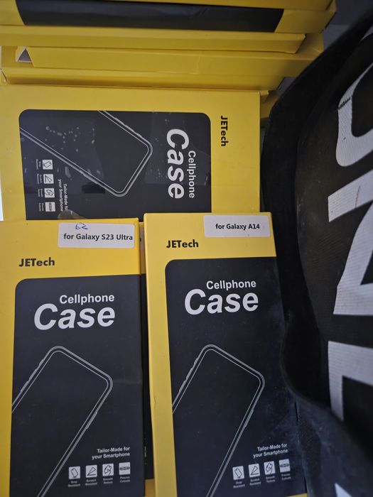 Sprzedam różne etui rodzaje etui około 400szt i szkła ochronne